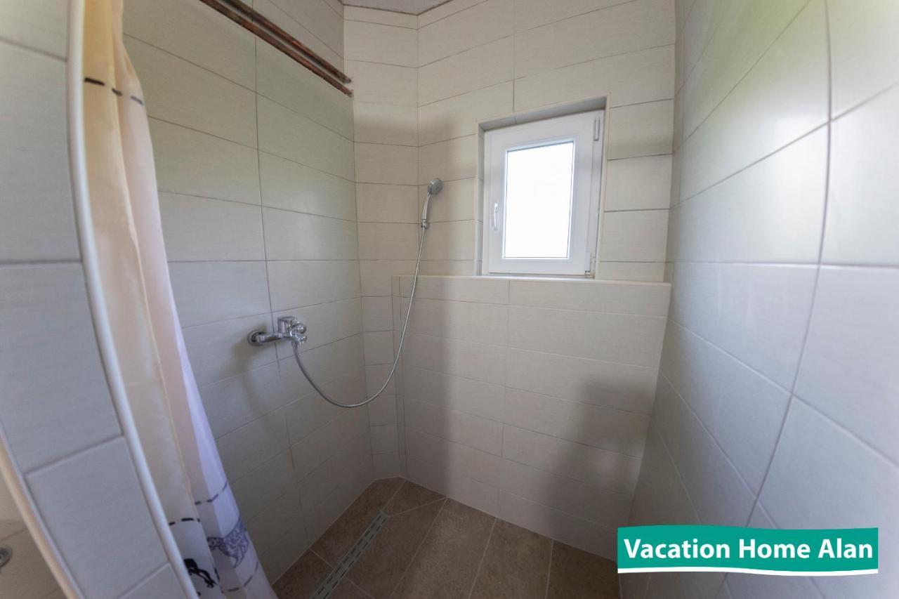 Vacation Home Alan Kulen Vakuf Dış mekan fotoğraf