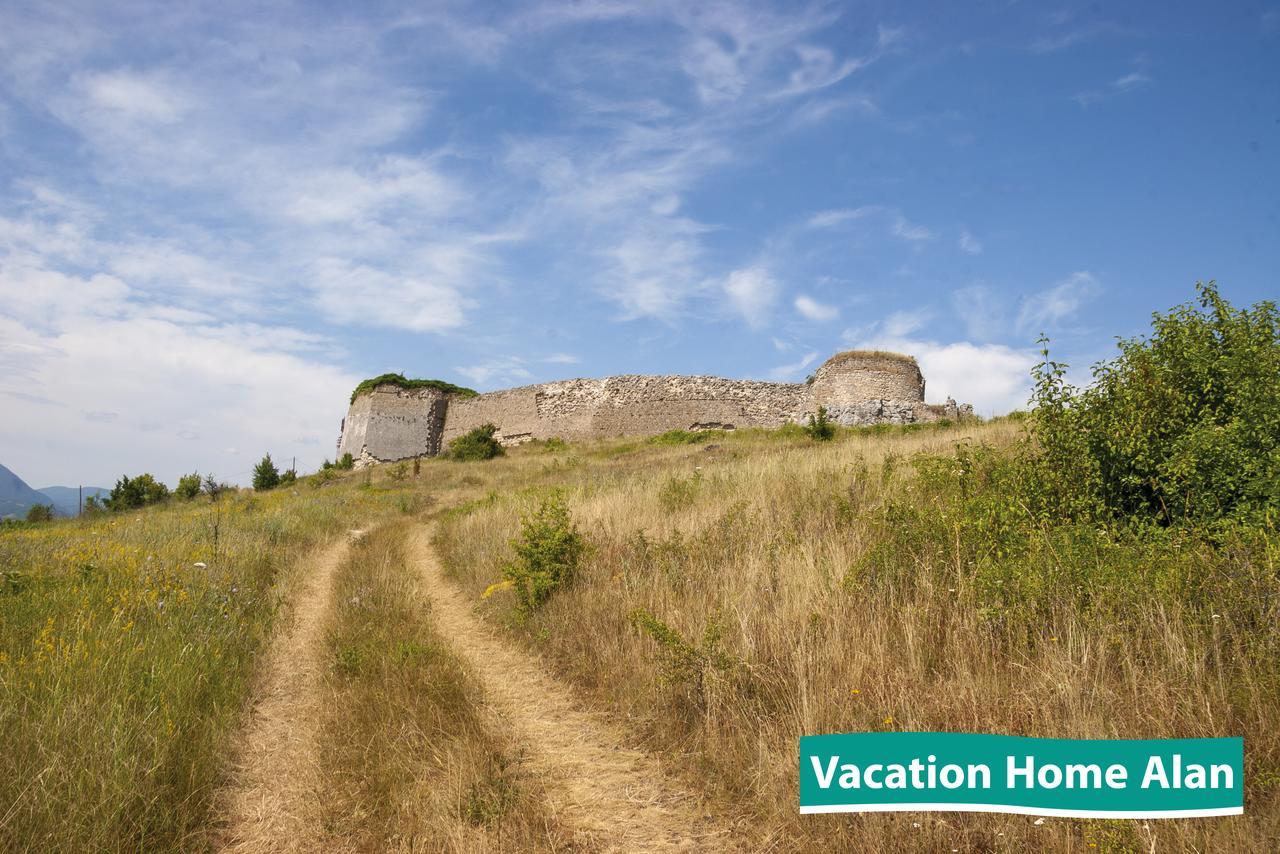 Vacation Home Alan Kulen Vakuf Dış mekan fotoğraf